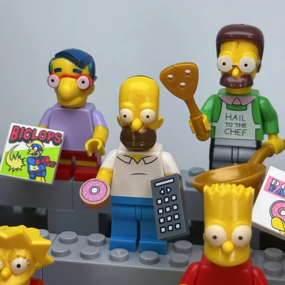 The Simpsons Custom Minifigure Set – Homer, Marge, Bart, Lisa, Maggie(8pcs) - Picture 5 of 6